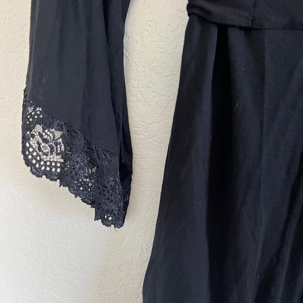 Eberjey Kimono Robe With Lace in Black. Size M - Picture 8 of 9